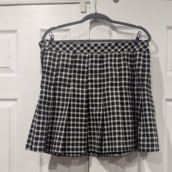 Black and White Plaid pleated skirt H&M size 12 - Picture 2 of 2